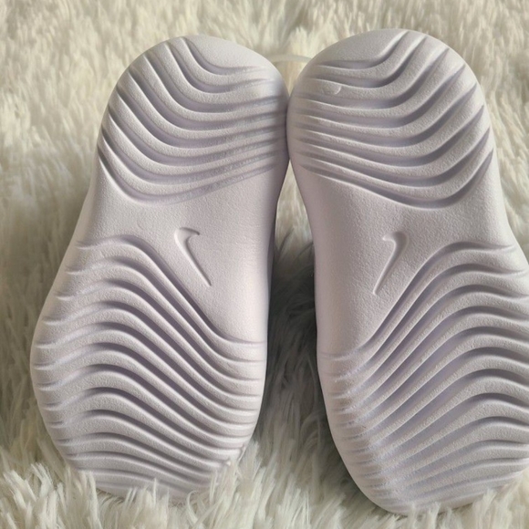 Nike toddler brand new shoes size 6c - Picture 3 of 3